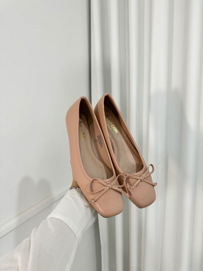 Flats Charlotte Nude