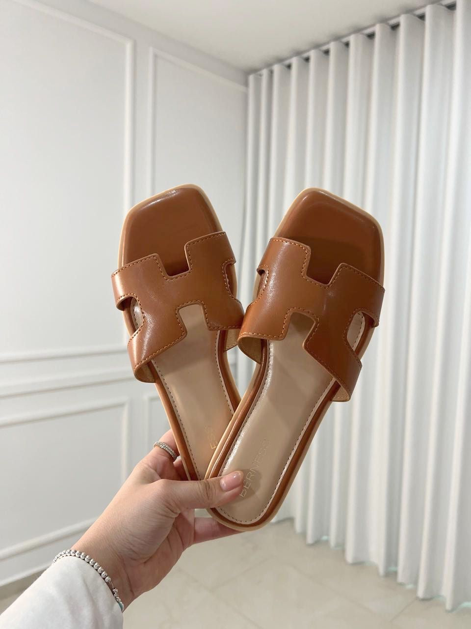 Sandalias Kalyn Camel